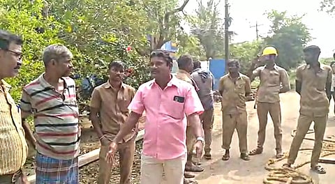 மத்திய அரசின் நூற்பாலைக்கு மின்கம்பங்கள் நட கிராம மக்கள் எதிர்ப்பு