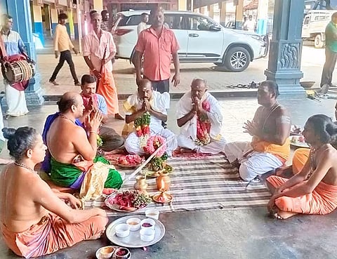 முன் மண்டபம் கட்டும் பணி தொடக்க பூஜை நடந்த காட்சி.