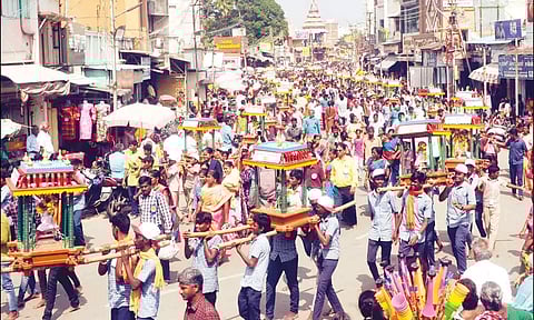 கார்த்திகை தீபத்திருவிழா: 63 நாயன்மார்கள் வீதி உலா