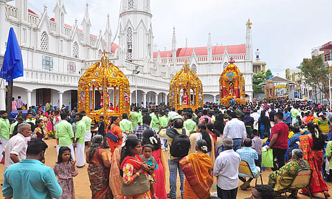 புனித சவேரியார் பேராலய தேர் பவனி நடந்த போது எடுத்த படம்