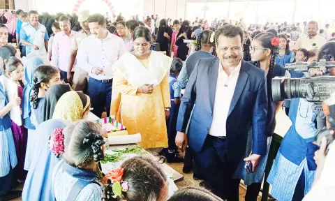 அறிவியல் கண்காட்சியை கலெக்டர் லலிதா பார்வையிட்டர்.&nbsp;