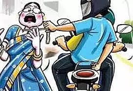 பொள்ளாச்சி அருகே முதியவரை தாக்கி 9 பவுன் நகைகள் பறிப்பு
