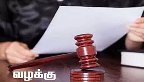 பெண்ணை தாக்கிய கணவன் உள்பட 3 பேர் மீது வழக்கு