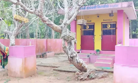 திருட்டு நடந்த கோவிலை படத்தில் காணலாம்.&nbsp;