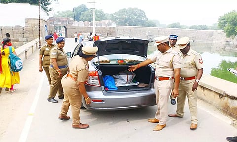 வேலூர் கோட்டையில் பலத்த போலீஸ் பாதுகாப்பு