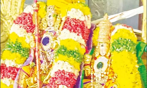 திருப்பரங்குன்றம் முருகப்பெருமானுக்கு பட்டாபிஷேகம்