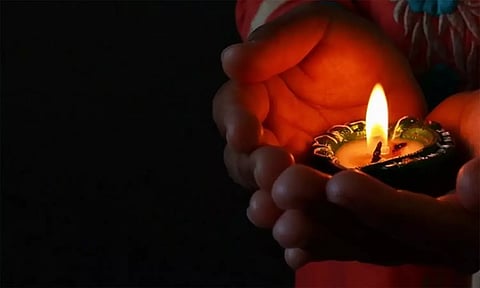 எந்த நேரத்தில் விளக்கு ஏற்றினால் என்ன பிரச்சனை தீரும்...