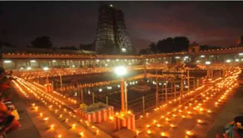 மதுரை மீனாட்சி அம்மன் கோவிலில் இன்று இரவு லட்சதீபம்