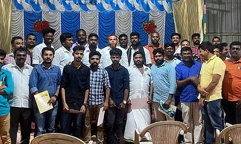 சாலையோரங்களில் சிம்கார்டு விற்பனைக்கு தடை விதிக்க வேண்டும் - செல்லுலார்  சங்கத்தினர் வலியுறுத்தல்