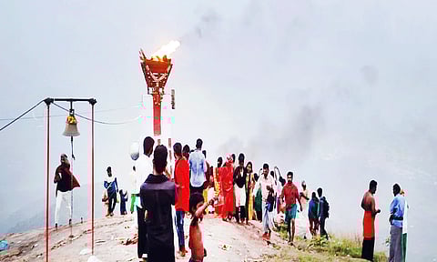 மலைமீது தீபம் ஏற்றப்பட்ட காட்சி.