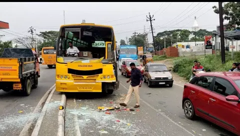 மேட்டுப்பாளையத்தில் தனியார் பஸ் மீது கல்லூரி பஸ் மோதல்