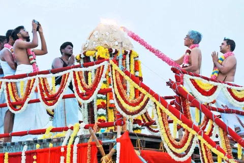 சூட்டுபொத்தை மலை உச்சி மீது கார்த்திகை தீபம் ஏற்றப்பட்ட போது எடுத்தபடம்.