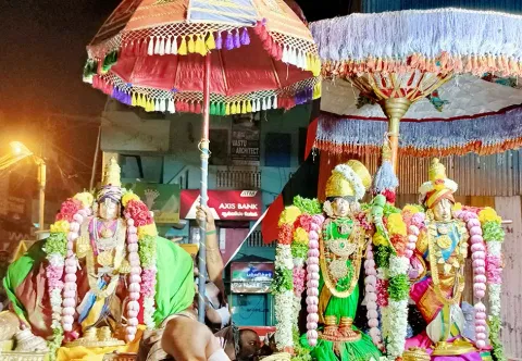 ஆண்டாள் கோவில் முன்பு சொக்கப்பனை கொளுத்தும் நிகழ்ச்சி