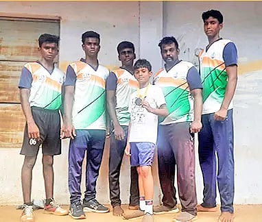 வெற்றி பெற்ற மாணவர்கள் படத்தில் காணலாம்.