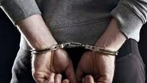 சுரண்டையில்  ரேசன் அரிசி-மண்எண்ணை  கடத்திய 2 பேர் கைது