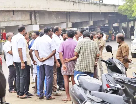 மேயர் ஜெகன்பெரியசாமி ஆய்வு செய்த போது எடுத்தபடம்.