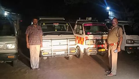 பறிமுதல் செய்யப்பட்ட வாகனங்கள்.