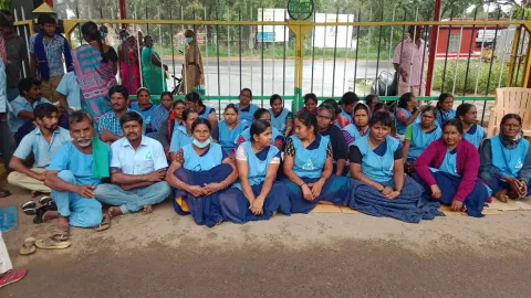 அரசு மருத்துவ கல்லூரி ஒப்பந்த பணியாளர்கள் 4-வது நாளாக போராட்டம்