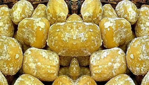 பொங்கல் பண்டிகையையொட்டி சேலம் மார்க்கெட்டுக்கு வெல்லம் வரத்து அதிகரிப்பு