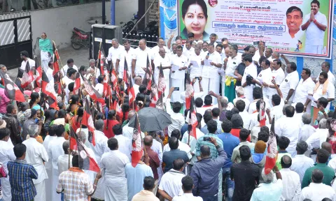 தருமபுரியில் தி.மு.க. அரசை கண்டித்து ஆா்ப்பாட்டம்