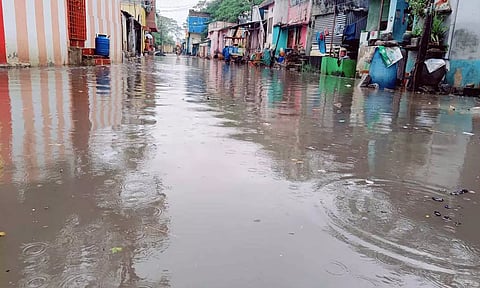 வேலூர் கன்சால்பேட்டையில் மழை வெள்ளம் சூழ்ந்தது