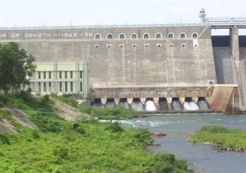 கீழ்பவானி வாய்க்காலுக்கு தண்ணீர் திறப்பு குறைப்பு