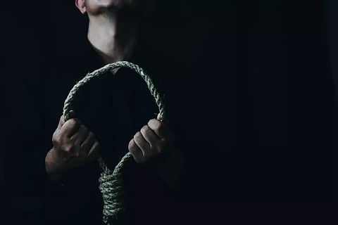 வாலிபர் தூக்குபோட்டு தற்கொலை