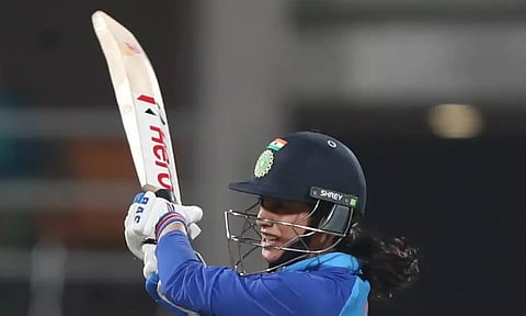 அதிரடியாக ஆடிய ஸ்மிருதி மந்தனா