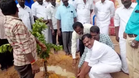 அலுவலக  கட்டிடம் கட்ட பூமிபூஜை