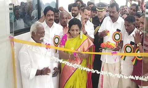 தெலுங்கானா மற்றும் புதுச்சேரி கவர்னர் தமிழிசை சவுந்தரராஜன் கிருஷ்ணா மாளிகா அரங்கத்தை  திறந்து வத்தபோது எடுத்த படம்&nbsp;