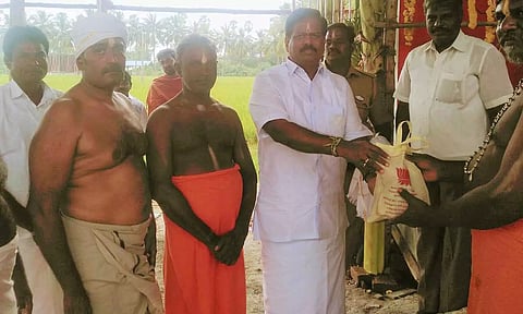 அரங்கனூரில் உள்ள அய்யா வைகுண்ட சுவாமி கோவில் திறப்பு நிகழ்ச்சியில் லட்சுமி காந்தன்  எம்.எல்.ஏ. பங்கேற்ற காட்சி.