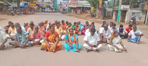 சாலை மறியலில் ஈடுபட்ட பா.ஜ.க.வினர் கைது