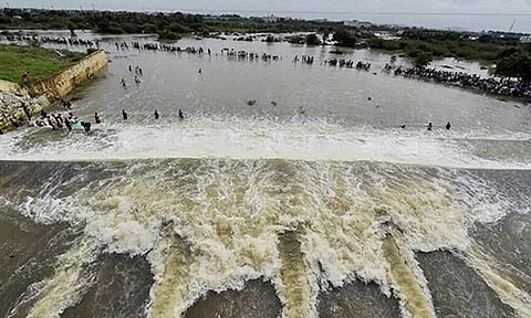 செம்பரம்பாக்கம் ஏரியில் இருந்து 3000 கன அடி தண்ணீர் திறப்பு: கரையோர மக்களுக்கு எச்சரிக்கை