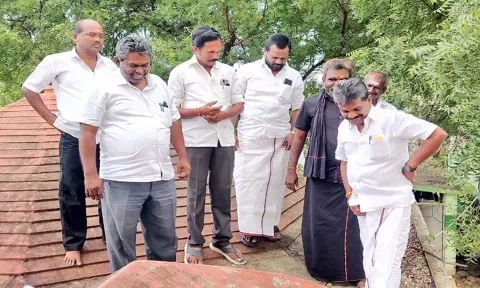 சண்முகையா  எம்.எல்.ஏ. பள்ளியில் ஆய்வு செய்த காட்சி.
