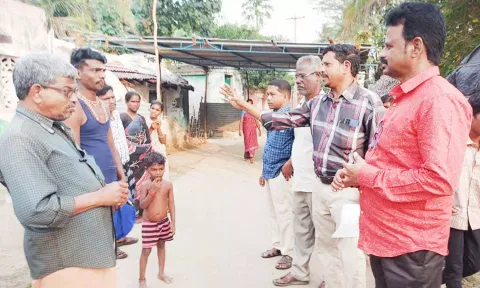 நிகழ்ச்சியில் வட்டார சுகாதார மேற்பார்வையாளர் நாகை செல்வன் விழிப்புணர்வு ஏற்படுத்தினார்.