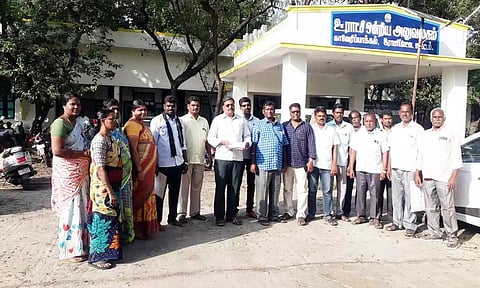 தபால் அனுப்பிய ஊராட்சி செயலாளர்கள்