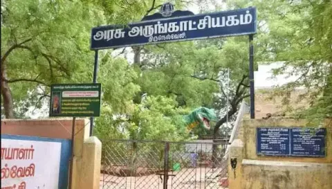 பாரதியார் பிறந்தநாளையொட்டி நெல்லை  அரசு அருங்காட்சியகத்தில் மாணவ-மாணவிகளுக்கு போட்டிகள்