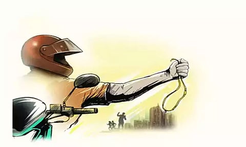 கல்லூரி மாணவனிடம் செயின் வழிப்பறி