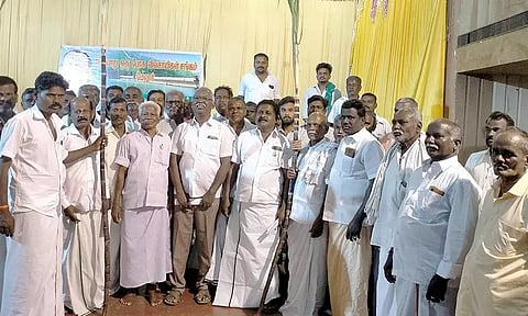 கூட்டத்தில் பங்கேற்ற விவசாயிகள்.