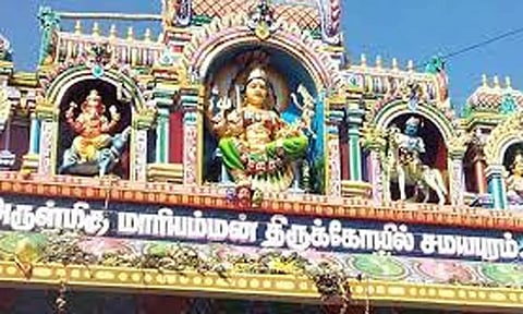 சமயபுரம் மாரியம்மன் கோவிலில் தங்க நகையை திருடிய அதிகாரி- போலீசில் பரபரப்பு புகார்