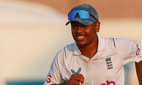 இளம் வயதில் இங்கிலாந்து டெஸ்ட் அணியில் அறிமுகம்: ரேகன் அகமது சாதனை