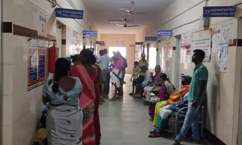 பொன்னேரி அரசு மருத்துவமனையில் போதிய டாக்டர்கள் இல்லாததால் நோயாளிகள் கடும் அவதி
