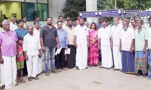 சாலையோர வியாபாரிகளுக்கு தள்ளுவண்டி வழங்கல்