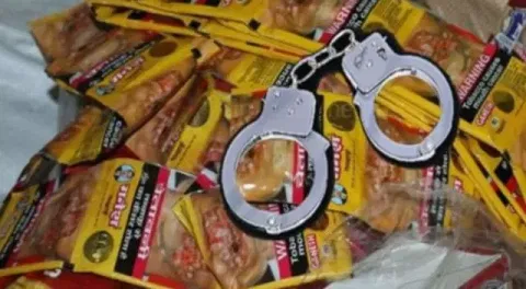 வீட்டில் பதுக்கி வைத்து இருந்த 485 பாக்கெட் புகையிலை பொருட்கள் பறிமுதல்