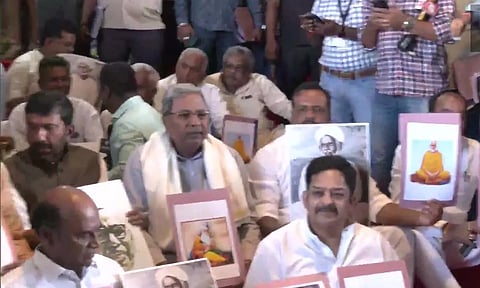 சித்தராமையா தலைமையில் எம்எல்ஏக்கள் போராட்டம் 
