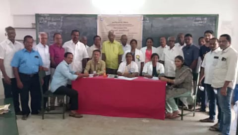 பரமத்தி வேலூரில் சித்த மருத்துவ முகாம் நடைபெற்ற போது எடுத்தபடம்.