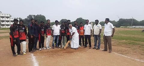 ஊசூரில் கிரிக்கெட் போட்டி