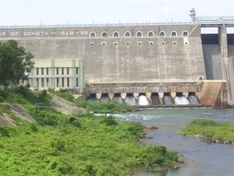 பவானிசாகர் அணையில் இருந்து  தண்ணீர் திறப்பு குறைப்பு