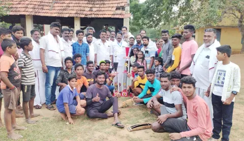நெற்குப்பையில் கிரிக்கெட் போட்டி