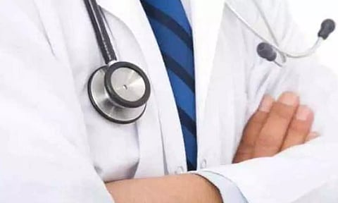 3 ஆண்டுகளாக வீட்டில் முடங்கி கிடந்த தாய், மகள்: மருத்துவமனைக்கு வர மறுப்பு